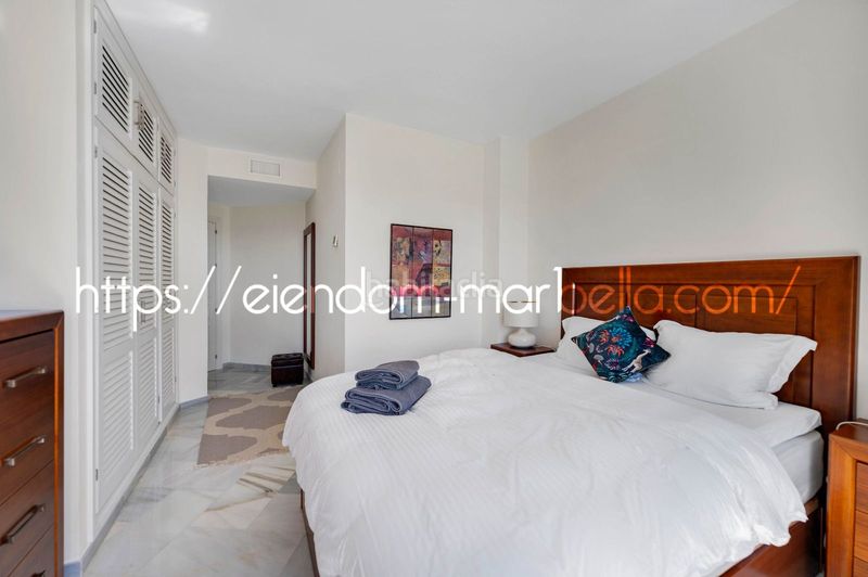 Foto 9483c704-8e9c-4ed6-89f7-d3d72aa401c5. Apartament amb xemeneia piscina a Elviria Marbella