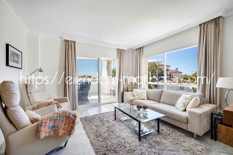 Foto 9a644b82-cee5-4182-a068-ddd53a014665. Apartament amb xemeneia piscina a Elviria Marbella