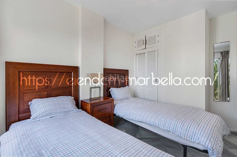 Foto b1383b42-2b49-4a43-90f7-199673a15578. Apartament amb xemeneia piscina a Elviria Marbella