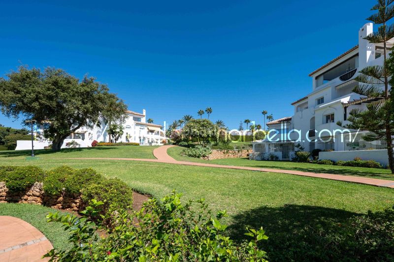 Foto dd0833a1-41be-4242-8389-990b60c98aa7. Apartament amb xemeneia piscina a Elviria Marbella