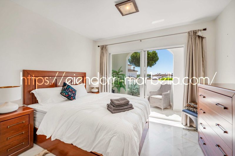 Foto e70b403d-20f9-4e69-b610-b8d88ce8acfe. Apartament amb xemeneia piscina a Elviria Marbella