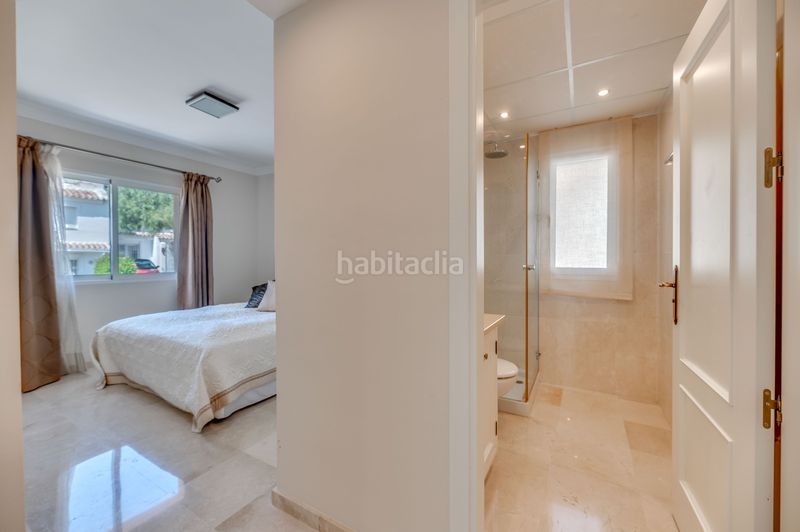 Foto 61378707-9636-4e2c-9ff5-8cc50605985b. Xalet amb xemeneia calefacció aparcament piscina a Mijas