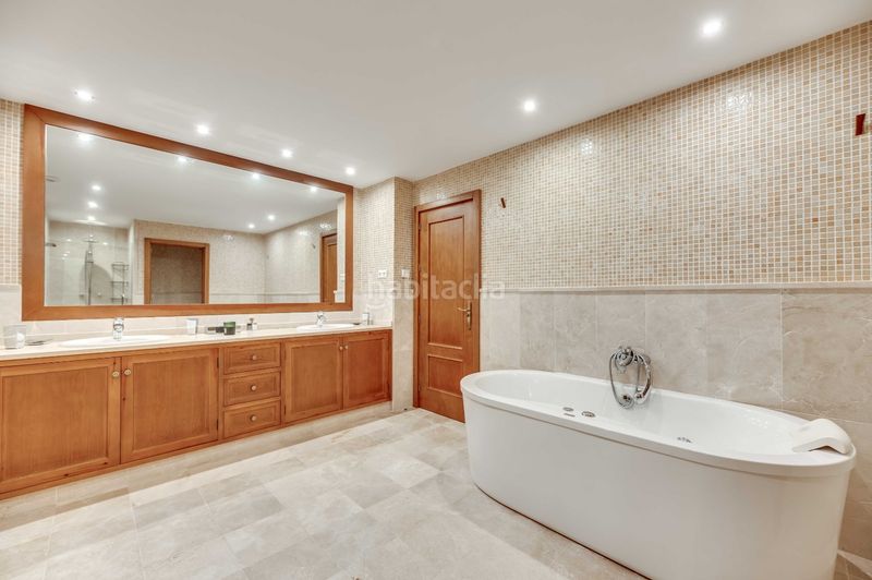 Foto 7f61c284-a1ab-462e-b01b-f2cdd43088bf. Xalet amb xemeneia calefacció aparcament piscina a Mijas