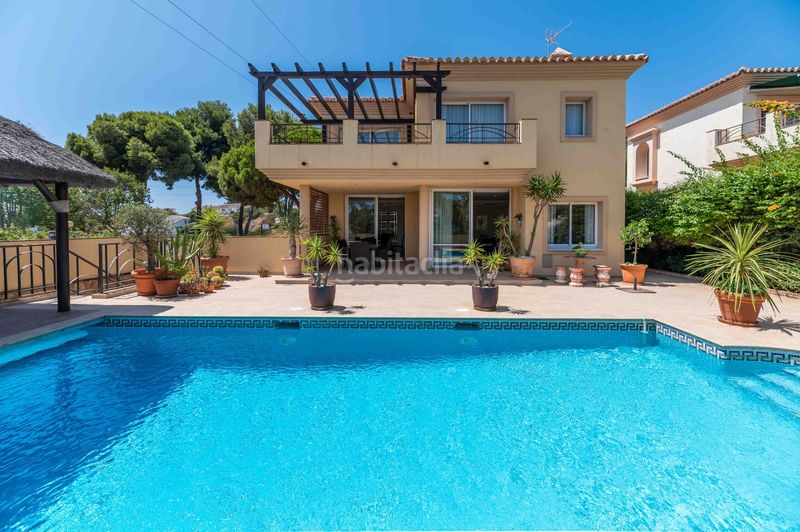 Foto b6bd3f47-6719-48bf-8c08-805eceea7ea3. Xalet amb xemeneia calefacció aparcament piscina a Mijas