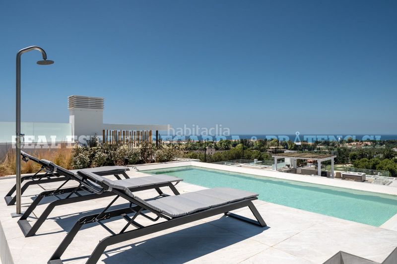 Foto b94b561a-773a-4f04-b4ec-c55263e64518. Àtic amb calefacció aparcament piscina a bahía de Marbella Marbella