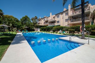 Apartamento  Calle aries. Fabulous and tastefully decorated 3 bed 2 bath middle floor apar