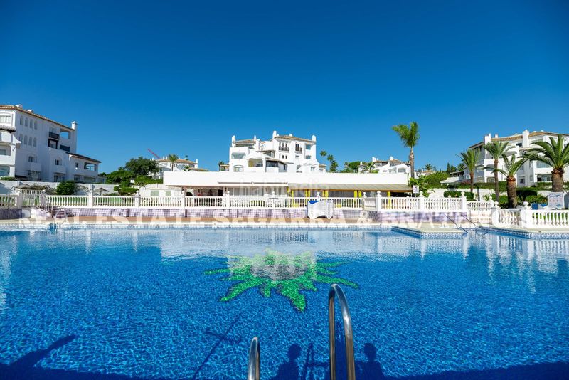 Foto 0c8ea95a-7b1c-4b1a-9f08-ac8814ed1944. Apartament amb xemeneia piscina a Elviria Marbella