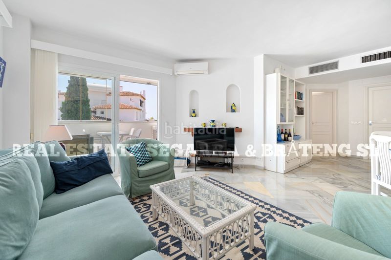 Foto 95e94aaa-9672-46e7-847a-846fff2d36fa. Apartament amb xemeneia piscina a Elviria Marbella