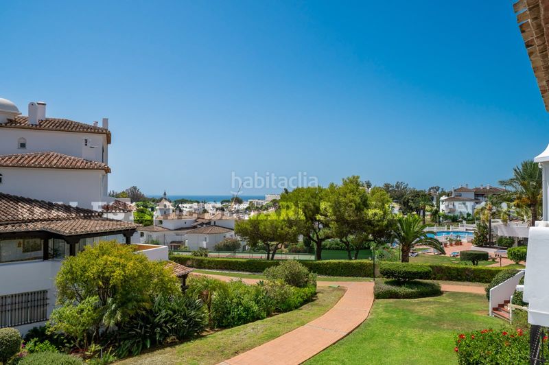 Foto 97ac52a4-008c-43d2-a92a-42dfbaaca7b1. Apartament amb xemeneia piscina a Elviria Marbella