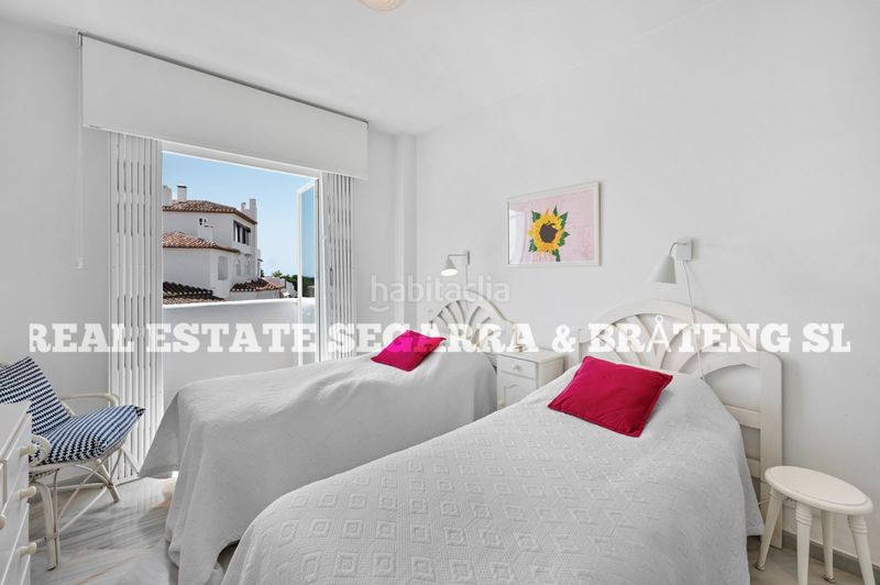 Foto cc73db76-f6f9-4bfc-930a-4d1aec7f91aa. Apartament amb xemeneia piscina a Elviria Marbella