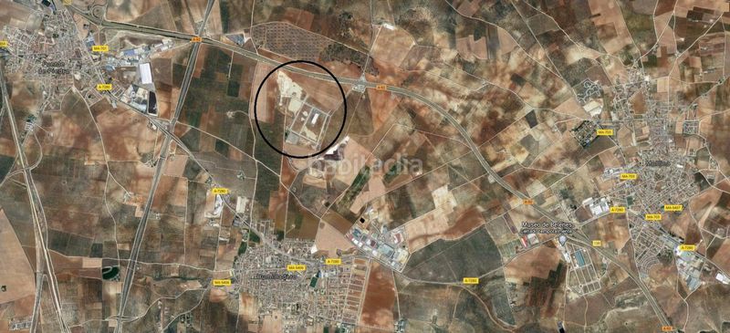 Foto bee65e00-cdb9-40c4-9423-201797e70cb7. Area edificabile industriale in Humilladero