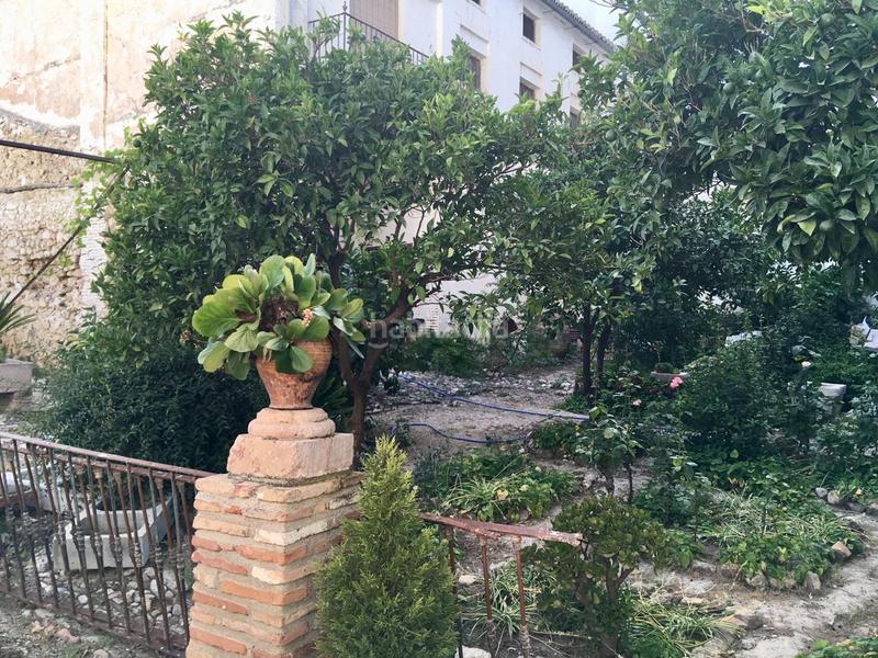 Foto 51006cf9-6f98-4066-bceb-2b19cf185107. Terreno residencial solar en esquina en pleno Centro ! ideal para tu hogar o inversión en Antequera