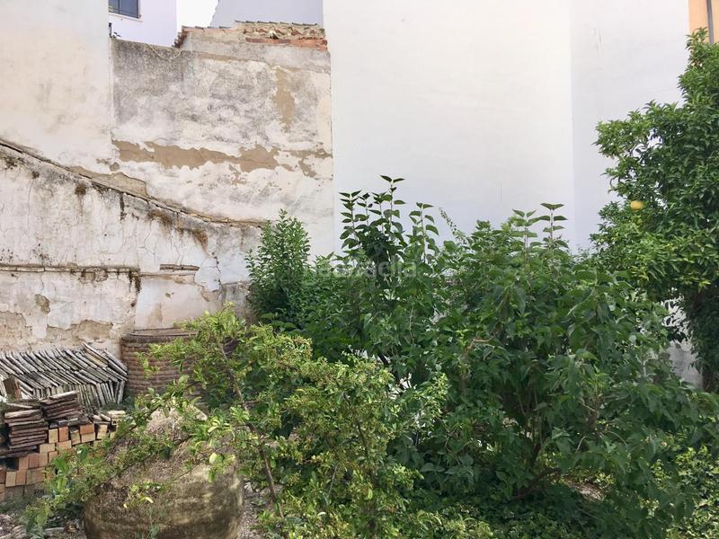 Foto a4f1d712-2b6b-46c0-b11c-89cfd331e16e. Terreno residencial solar en esquina en pleno Centro ! ideal para tu hogar o inversión en Antequera