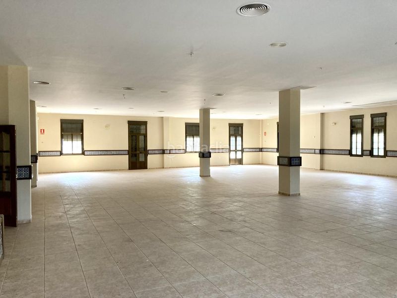 Foto 413e9f83-0643-4bd8-8921-a622e300a064. Edificio en Villanueva de Algaidas