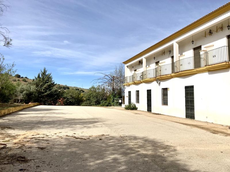 Foto ec3bd512-8f35-4f99-b55d-e700173024f1. Edifici a Villanueva de Algaidas