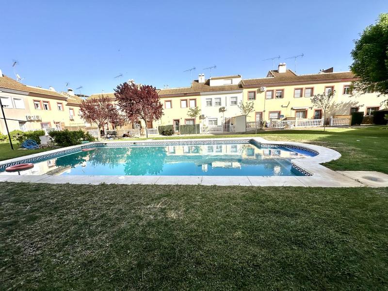 Foto 48063e55-b72c-4d47-afb1-8415e4a7092e. Casa adossada amb piscina a Mollina