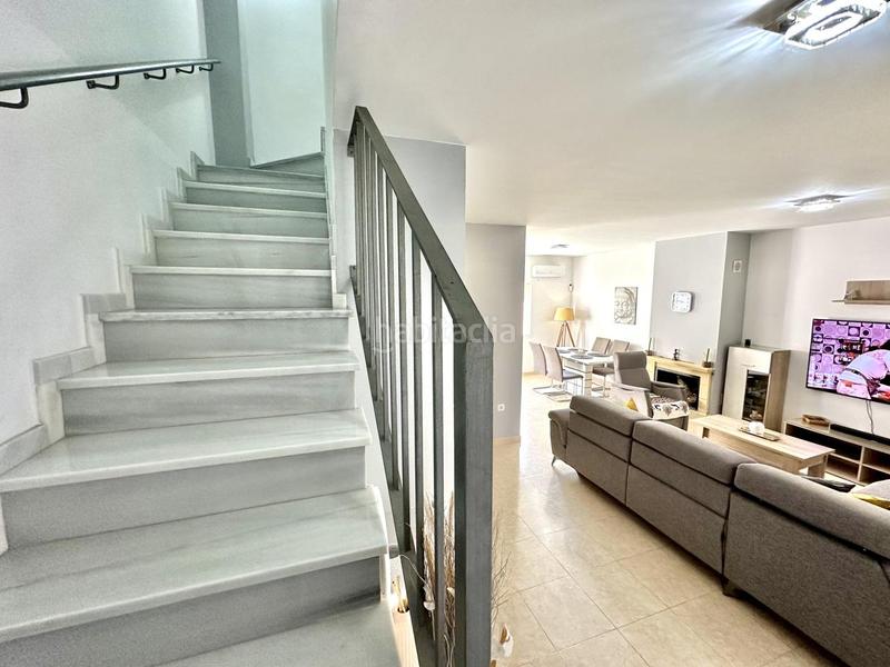 Foto 79c248f8-089a-4fc2-ab51-bfa4e8ee7eee. Casa adossada amb piscina a Mollina