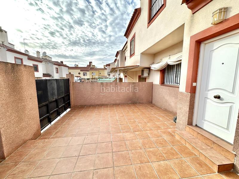 Foto 3e8dd6f3-ad95-4fe4-aed5-a4b624699381. Casa adosada tu hogar ideal te espera! adosado con jardín, piscina y solárium listo para entrar a vivir en Fuente de Piedra