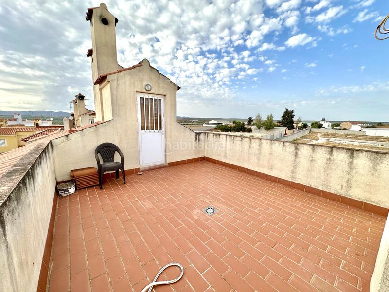 Foto 45520725-a182-4d30-9845-f26abc36e952. Casa adosada tu hogar ideal te espera! adosado con jardín, piscina y solárium listo para entrar a vivir en Fuente de Piedra