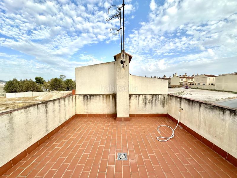 Foto 481ed93e-6486-46be-8aea-901e3adb2684. Casa adosada tu hogar ideal te espera! adosado con jardín, piscina y solárium listo para entrar a vivir en Fuente de Piedra
