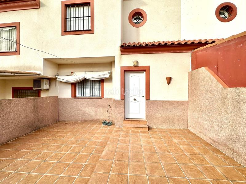 Foto 70b55a62-53b4-490a-9628-046f5cfe6685. Casa adosada tu hogar ideal te espera! adosado con jardín, piscina y solárium listo para entrar a vivir en Fuente de Piedra