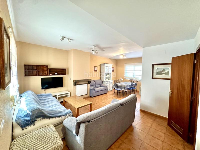 Foto 8b36478a-8aa2-443b-a1bd-d85abb659685. Casa adosada tu hogar ideal te espera! adosado con jardín, piscina y solárium listo para entrar a vivir en Fuente de Piedra