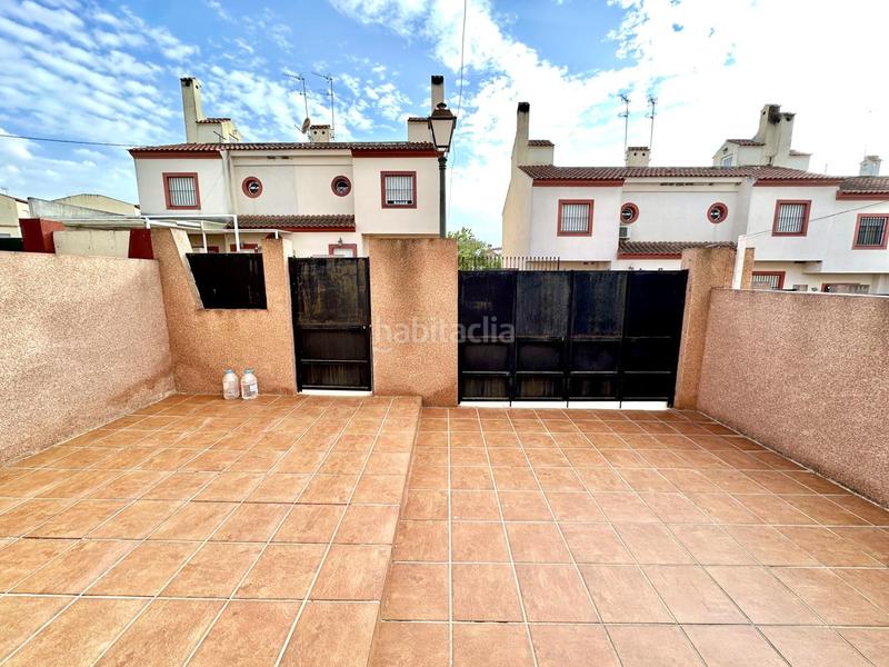 Foto a94517b7-f63c-4bdd-9a19-38bbdbe4a7da. Casa adosada tu hogar ideal te espera! adosado con jardín, piscina y solárium listo para entrar a vivir en Fuente de Piedra