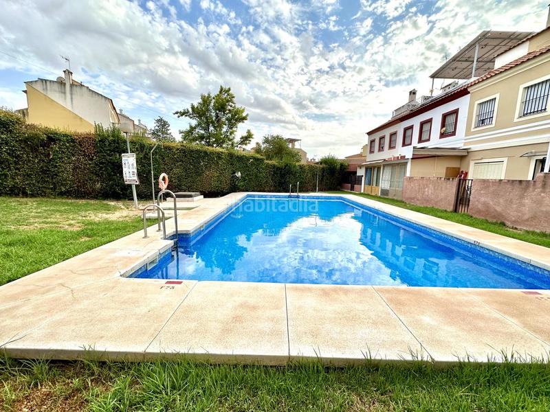 Foto ba0a1273-bb17-48a5-89b4-0605bda17842. Casa adosada tu hogar ideal te espera! adosado con jardín, piscina y solárium listo para entrar a vivir en Fuente de Piedra