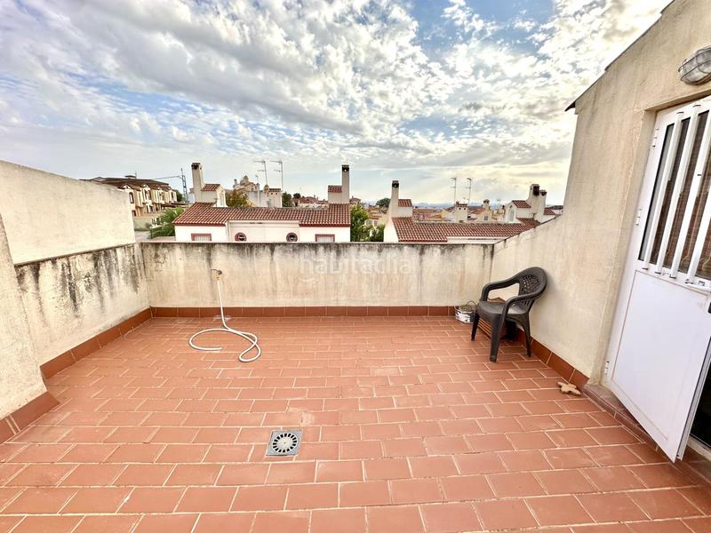 Foto e350ad00-4fcb-42ff-b6a1-b994e6561a74. Casa adosada tu hogar ideal te espera! adosado con jardín, piscina y solárium listo para entrar a vivir en Fuente de Piedra