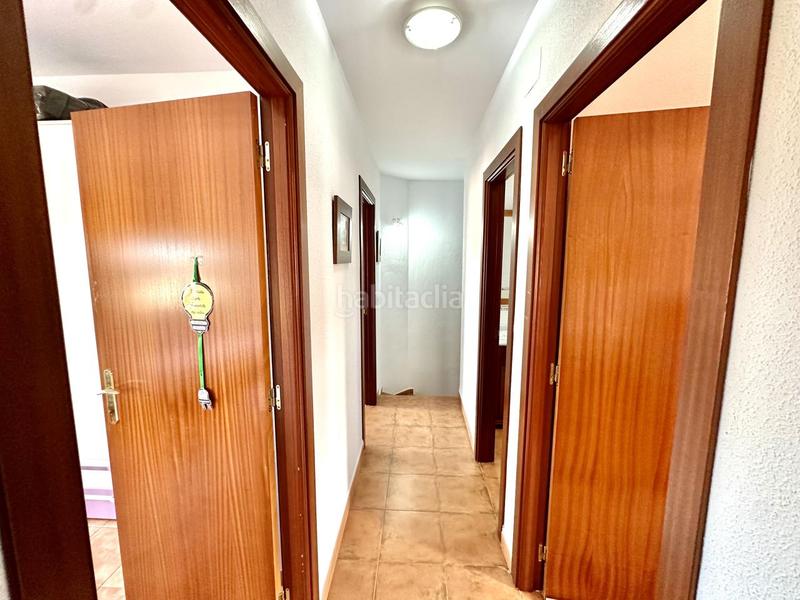 Foto fd2f07b9-dd75-40d1-abc7-4c6bd446720c. Casa adosada tu hogar ideal te espera! adosado con jardín, piscina y solárium listo para entrar a vivir en Fuente de Piedra