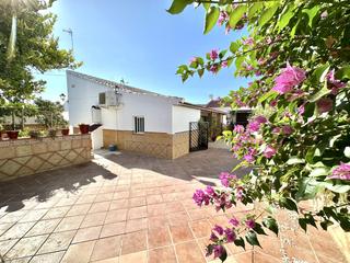 Casa a Humilladero. Casa amplia y cómoda en humilladero con patio lleno de posibilid