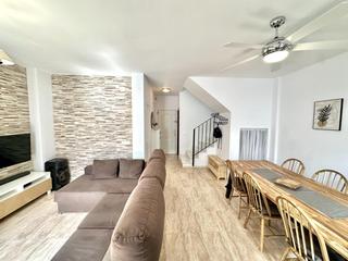 Casa aparellada a Fuente de Piedra. Vive junto a la laguna chalet pareado con encanto
