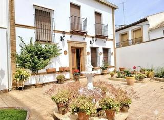 Casa  De las flores. Auténtica casa de esquina en el corazón de mollina  amplia, con