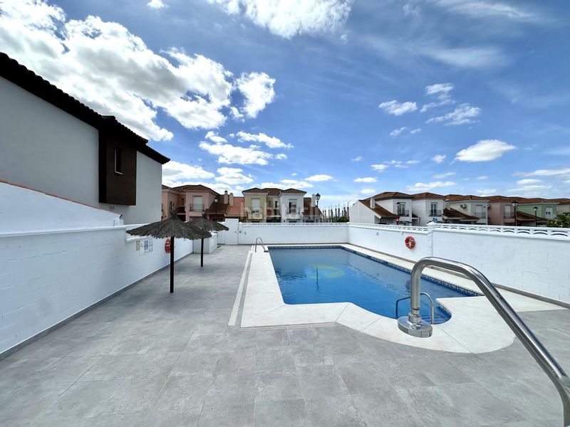 Foto 1cb0121c-f625-444e-8b3b-fd8aa591b501. Casa amb piscina a Fuente de Piedra