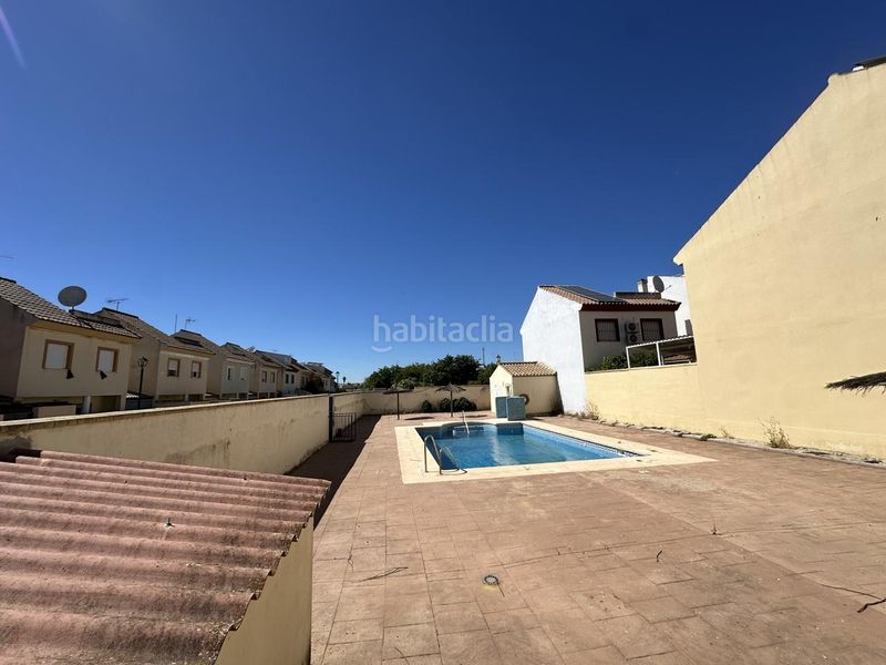 Foto bf8cc85b-84b8-4d06-8901-27ef21aa4b30. Maison jumelée avec piscine dans Fuente de Piedra