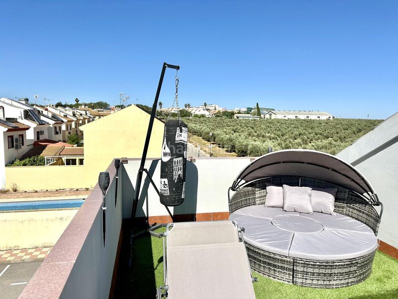 Foto ce215c36-f6ff-4e97-9ce7-f4d16a62bd1a. Maison jumelée avec piscine dans Fuente de Piedra