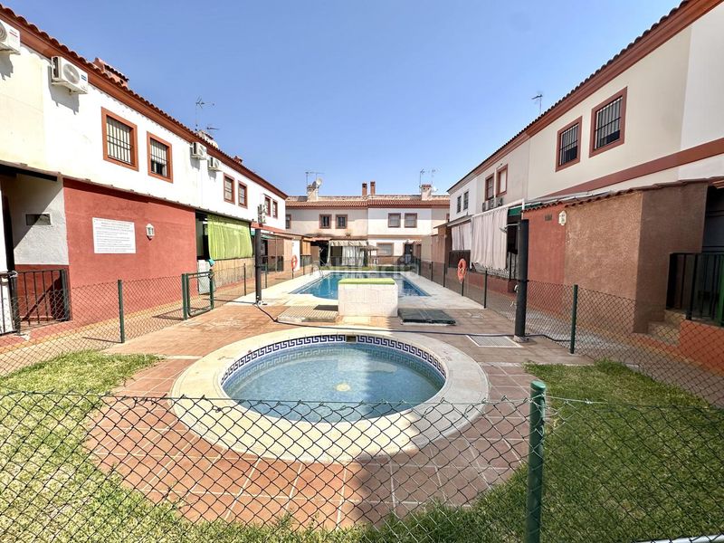 Foto 30faa096-082b-4770-86eb-cb4d28e4c273. Maison jumelée avec piscine dans Fuente de Piedra