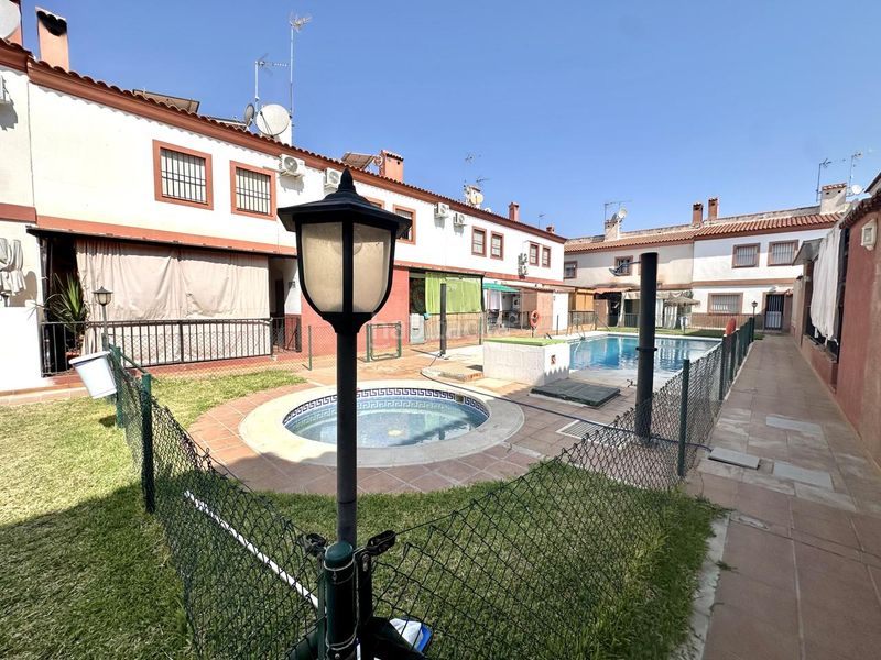 Foto 6d79401b-f4e0-4da2-8736-d2ba84bd9b3e. Maison jumelée avec piscine dans Fuente de Piedra