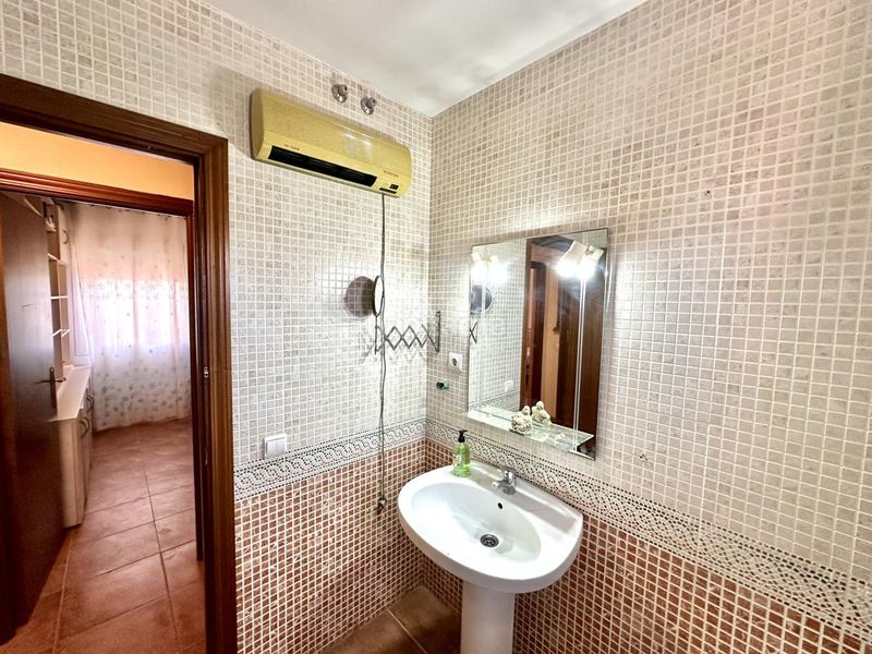 Foto f593acd9-7dbe-40e5-966d-fbbc94bbea0f. Maison jumelée avec piscine dans Fuente de Piedra