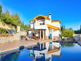 Casa  N/a. Villa independiente en el coto con piscina privada