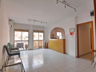 Pis  N/a. Amplio piso en el centro de fuengirola  4 dormitorios, 2 baños y