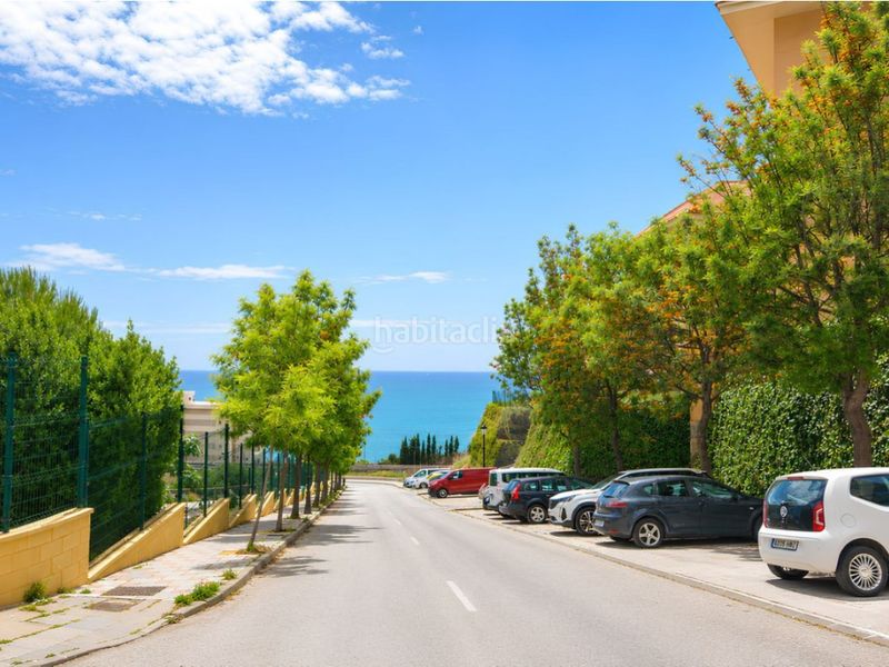 Foto b41e0eb8-4c6d-44c8-981a-60d7dcb2a9e6. Pis amb aparcament piscina a Las Gaviotas - Carvajal Fuengirola