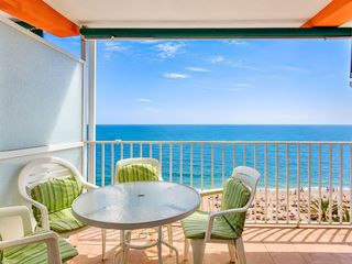 Flat  Paseo maritimo rey de españa. Exclusiva vivienda en primera línea de playa en el corazón de fu