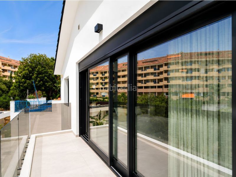 Foto a2e8709c-bf3a-4d80-85f6-5ad8df8610f6. Casa amb calefacció aparcament piscina a Torreblanca del Sol Fuengirola