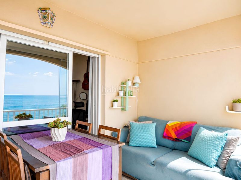 Foto 9d7dac4a-2192-40c7-9c73-0eb5cb2ad196. Piso vive el sueño mediterráneo en este precioso apartamento en primera línea de playa. en Fuengirola