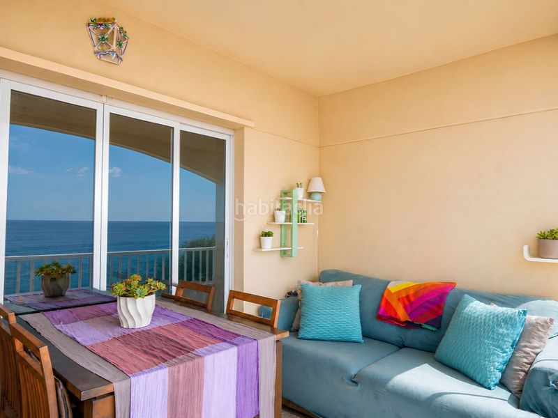 Foto c785eaa2-bff3-4c01-afce-0d992dc07242. Piso vive el sueño mediterráneo en este precioso apartamento en primera línea de playa. en Fuengirola