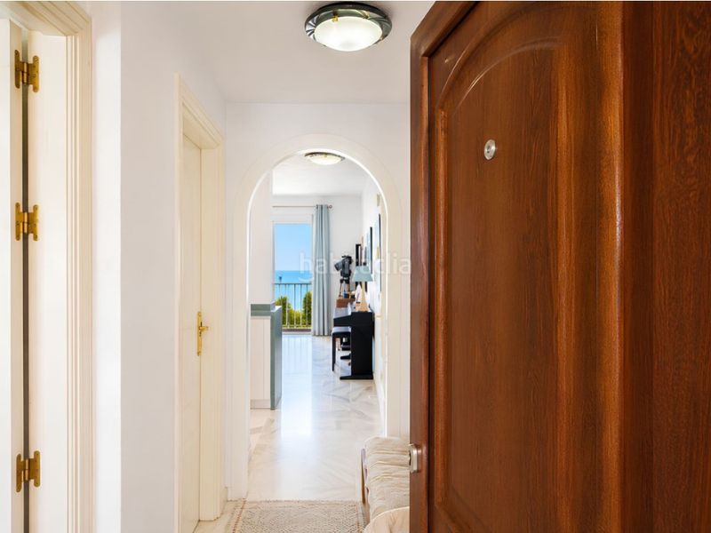 Foto fa06947e-e4a7-41fe-9b70-7262b10c9987. Piso vive el sueño mediterráneo en este precioso apartamento en primera línea de playa. en Fuengirola