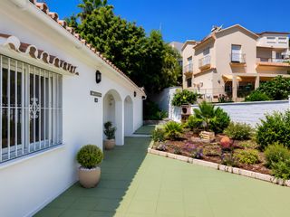 Casa  Calle tulipanes los. Villa independiente en una de las mejores zonas de torreblanca