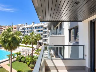 Pis  Calle emilio prados. Magnífico apartamento de 3 dormitorios en suite las lagunas.