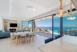 Chalet en Poble Nou de Benitatxell (el). Villa moderna con estupendas vistas al mar